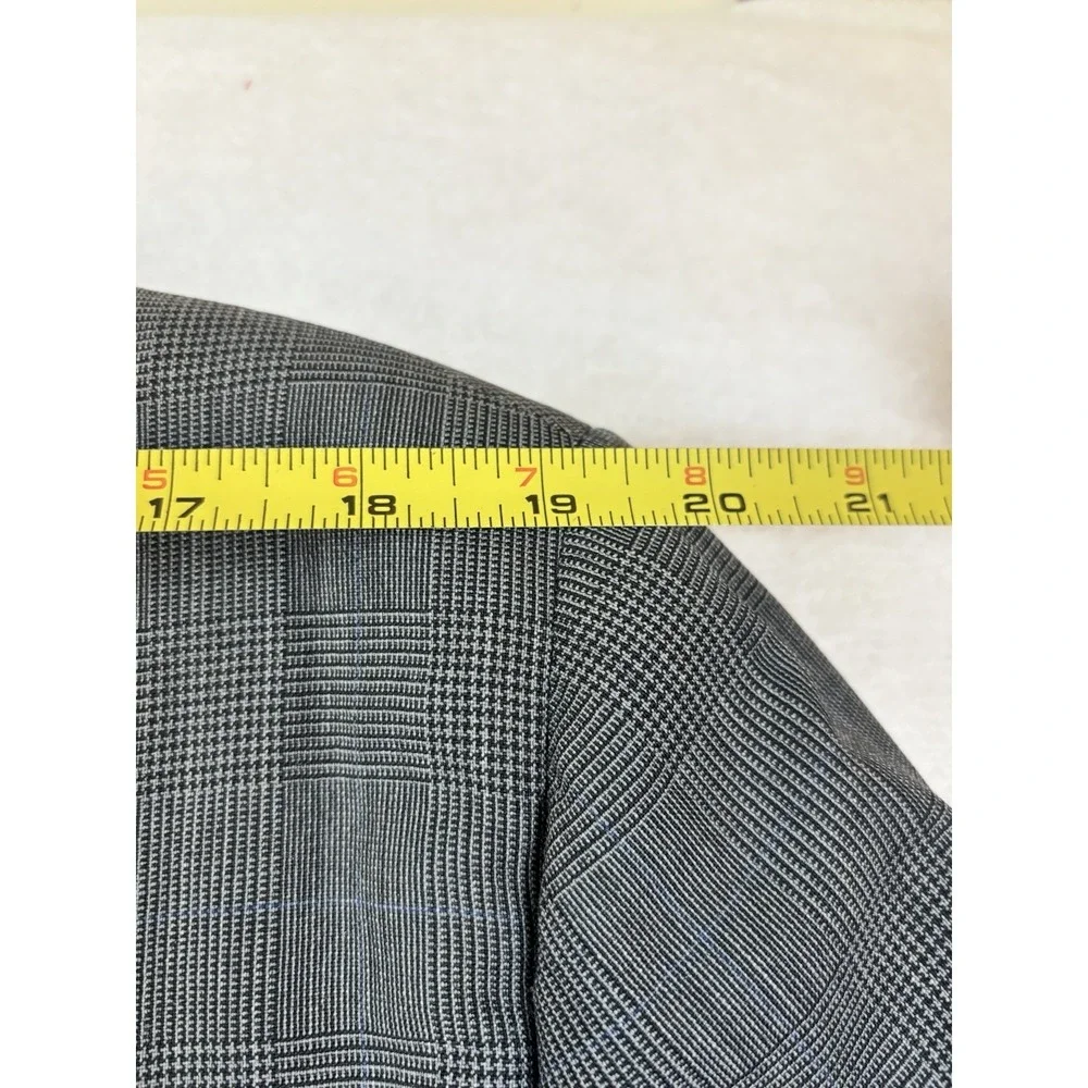 Jos A Bank Mens 42R Sport Coat Gray Wool Glen Plaid Two Button Jacket‎ Classic